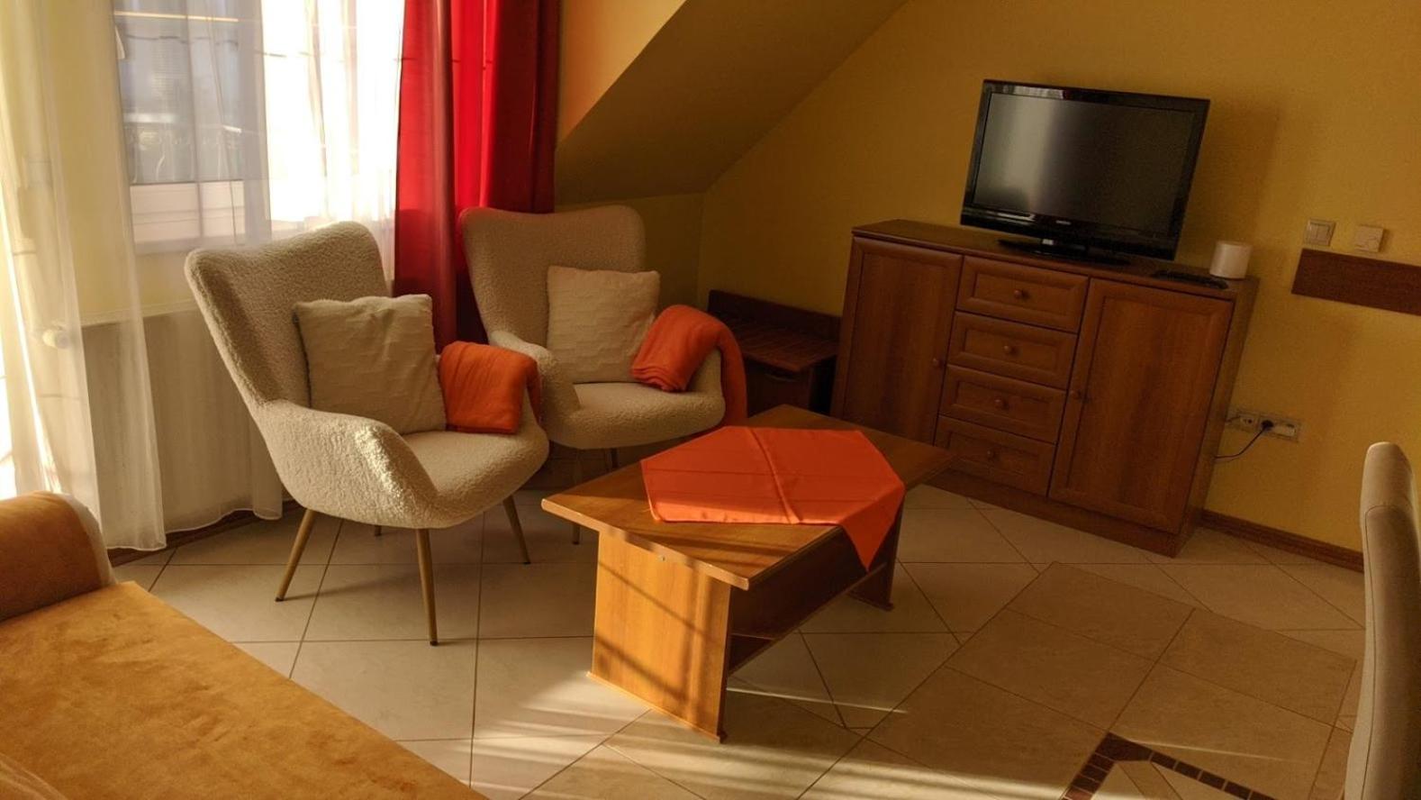 Club Unicum Apartment Heviz Exterior photo
